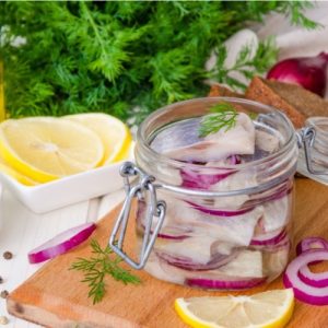 علبة بصل وليمون