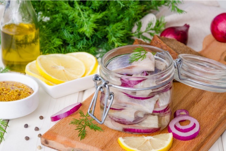 علبة بصل وليمون